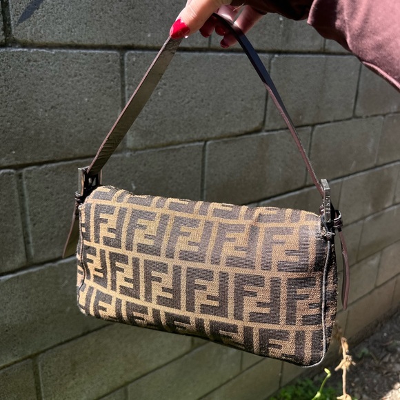 SOLD Fendi baguette shoulder bag zucca print ✨ - Picture 3 of 10